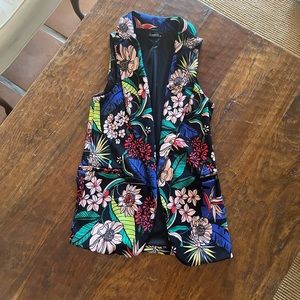 Zoe & LU Floral Sleeveless Blazer